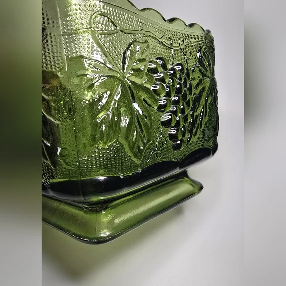 Indiana Glass Green Pressed Glass Grape Motif Square Planter - Picture 4 of 8